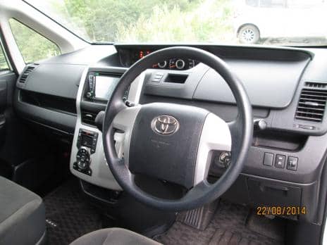 TOYOTA NOAH YY 2010