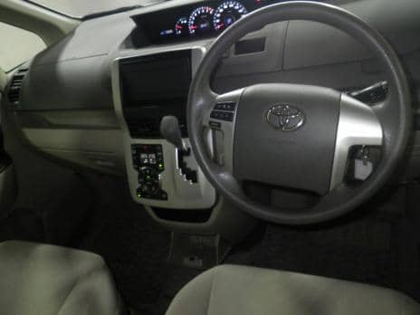 TOYOTA NOAH 4WD X L SELECTION 2010