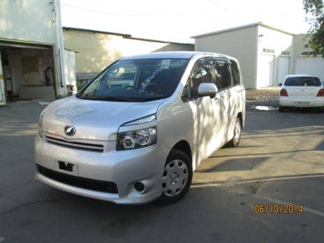 TOYOTA VOXY X 4WD 2009