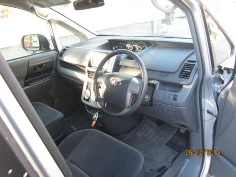 TOYOTA VOXY X 4WD 2009