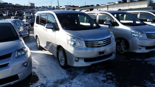 TOYOTA NOAH X 2010