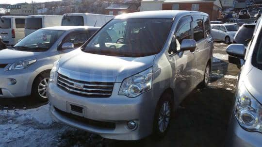 TOYOTA NOAH X 2010