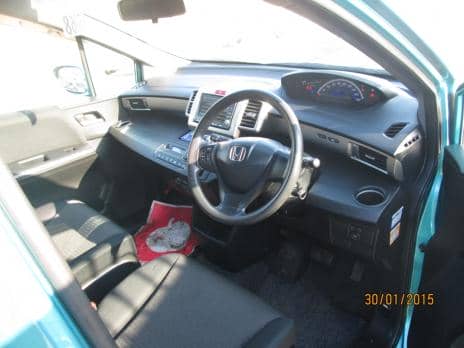 HONDA FREED SPIKE G 2011