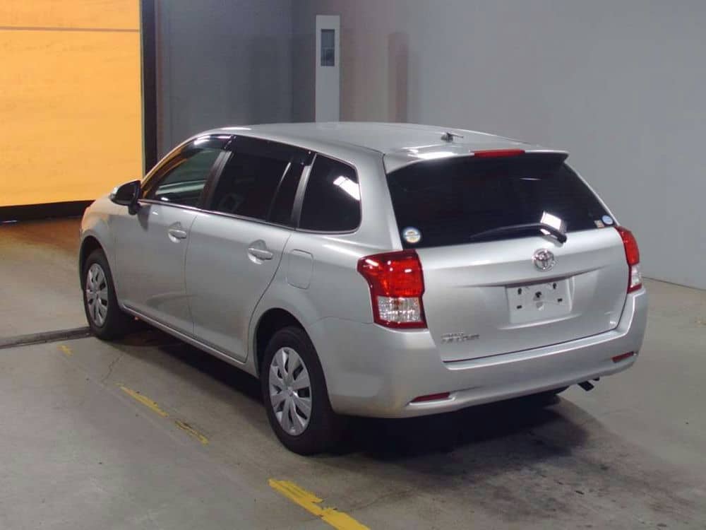 Toyota fielder cross
