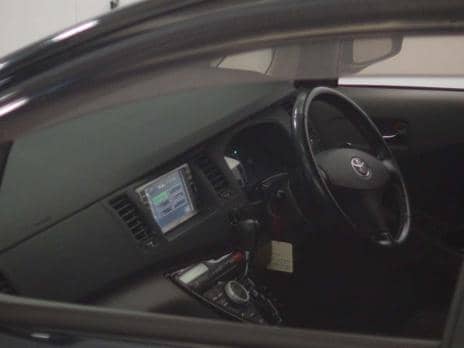 TOYOTA ISIS PLATANA 2004