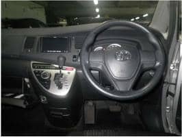 TOYOTA ISIS  PLATANA 2013