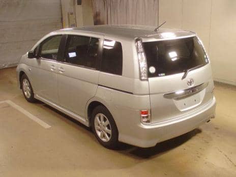 TOYOTA ISIS  PLATANA 2013